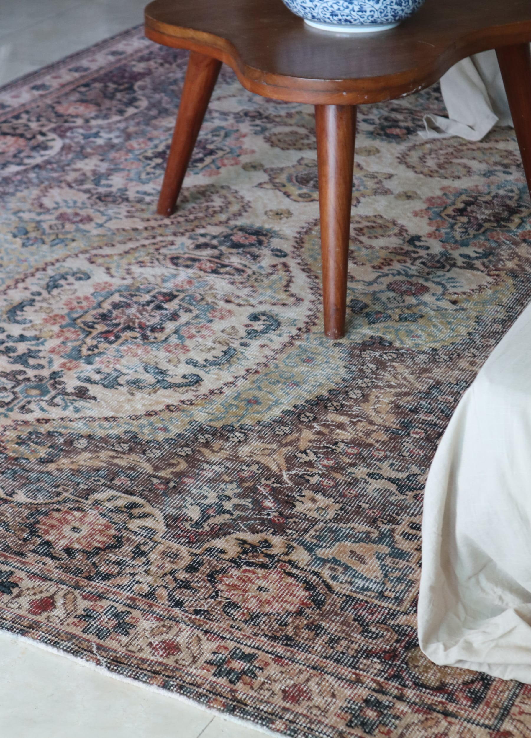 Distressed Paisley Rug — 9 x 6 FT — No. 183