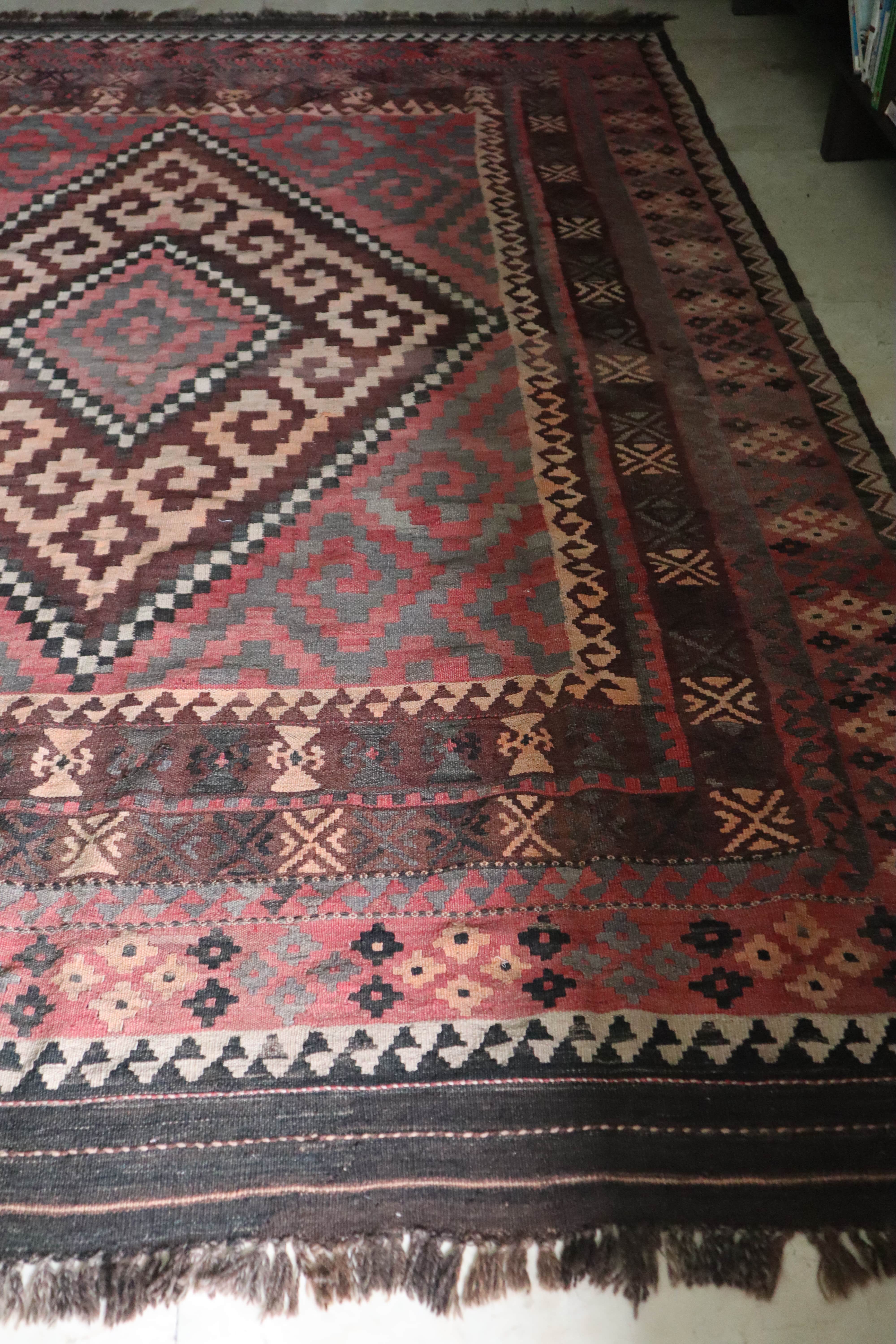 Tribal Flatweave Kilim –  Earth-Toned Diamond Pattern – No. 147