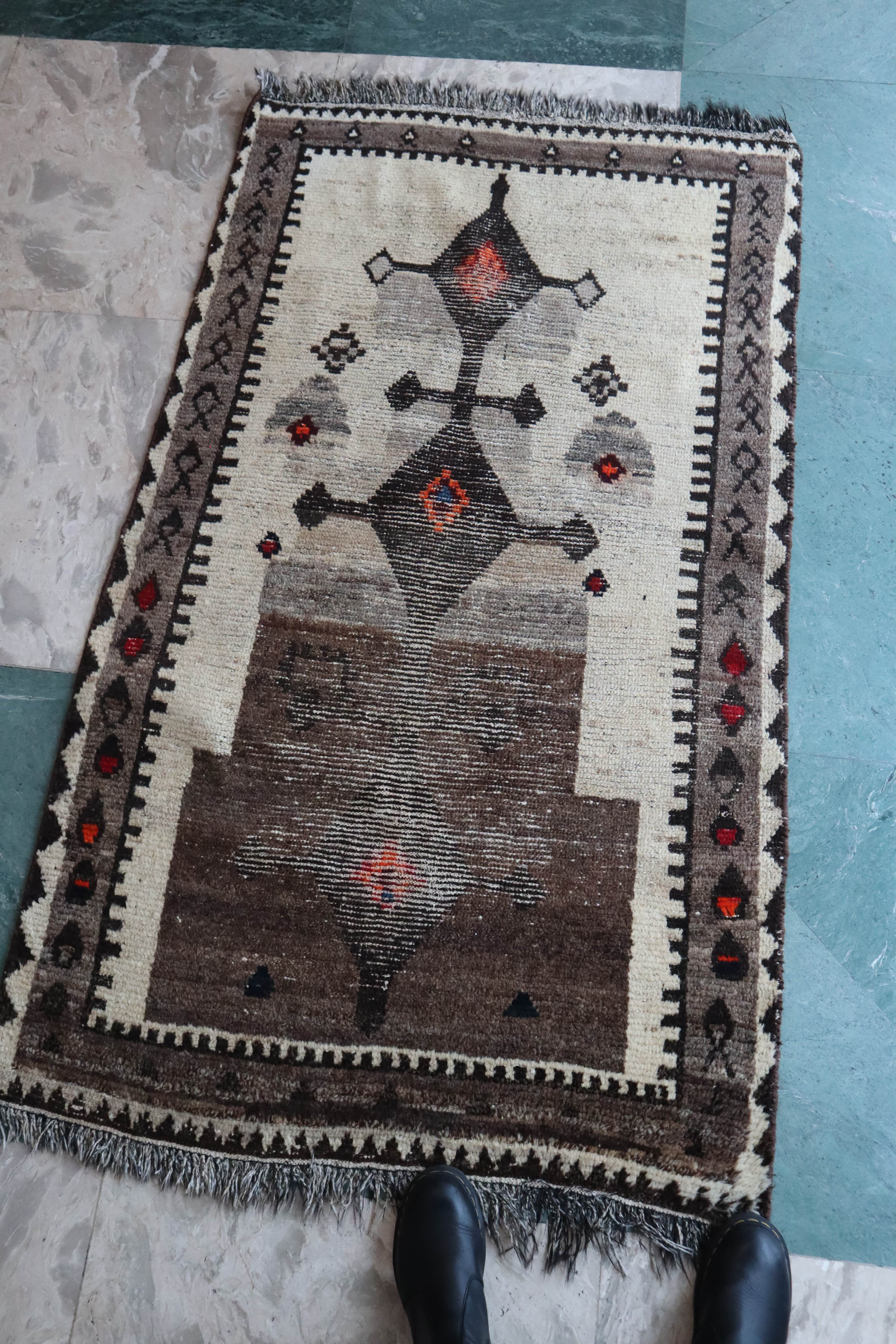 Vintage Baluch — Natural Wool & Tribal Medallion — No. 166