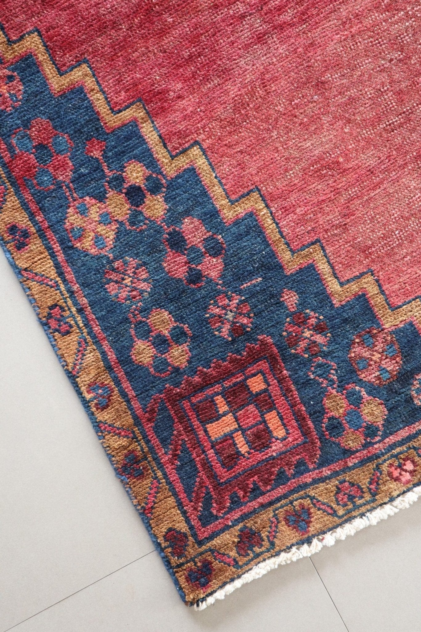 Vintage Persian Heriz – Brick Red with Blue Corner Medallions – No. 162 - Patina House
